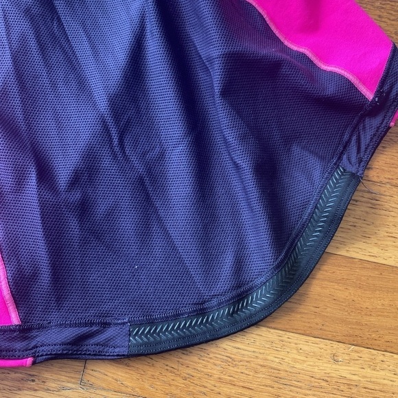 Lululemon Spin It To Win It Tank Size 4 (sm) in Black Swan/ Raspberry Glo - Picture 14 of 14